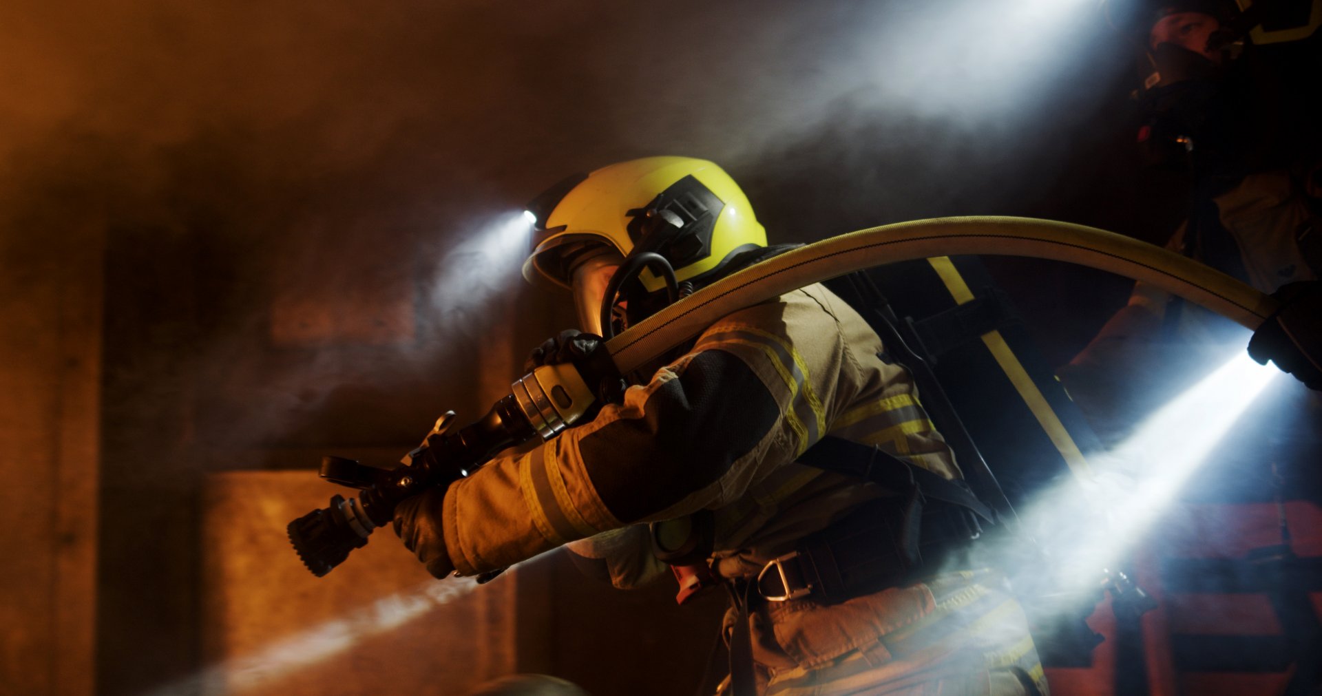 blussen vrouw vrijwilliger brandweer zuid Holland zuid